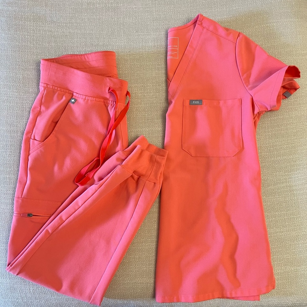 Figs XXS Catarina top XSP Zamora joggers.